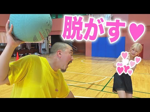 男女で「当たると服を脱ぐドッジボール」やったらアウトすぎたww