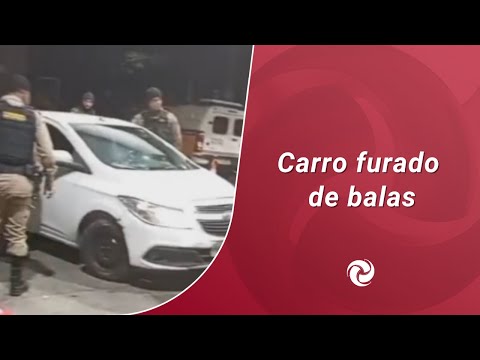 Motoqueiros furam carro com 20 tiros