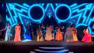 BRIDE'S FRIENDS SURPRISE DANCE | Bollywood Sangeet Dance Choreography | SneaDWedding