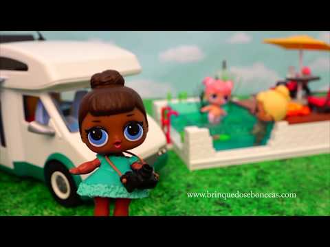 Abrindo Bonecas LOL Surpresa - Meninas no Camping com Playmobil Camper -Brinquedonovelinhas