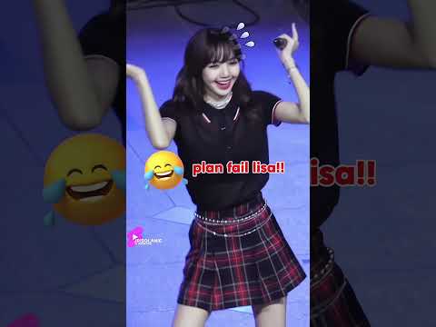 When Jisoo helped Lisa secretly 🤭💖 #blackpink #jisoo #lisa