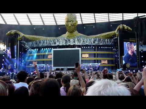 Progress Live 2011: Robbie Performs Let Me Entertain You At Manchester (7 June)