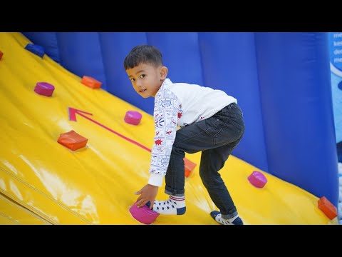 BERMAIN AYUNAN SELUNCURAN DI TAMAN BERMAIN -  Playground Indoor | Ali vlog