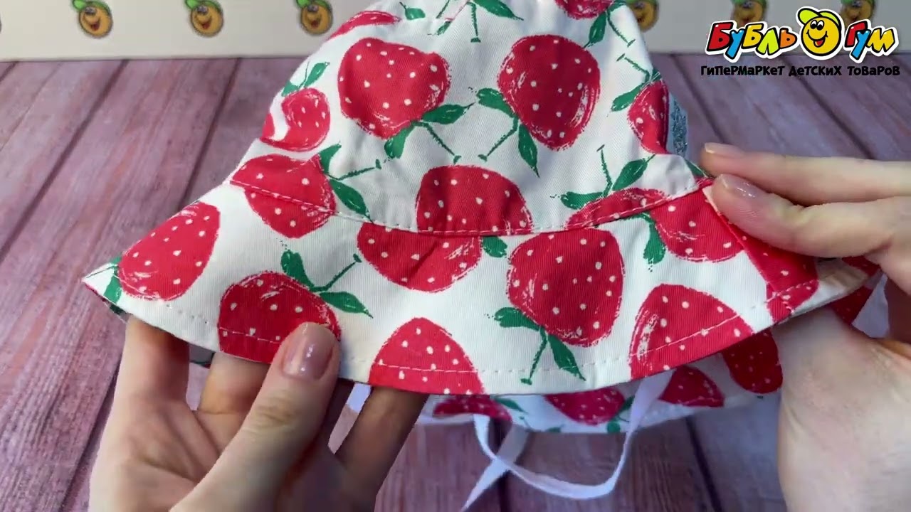 Панама с принтом клубнички бело-красная - видео