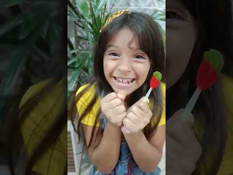 Mamãe posso comer um dedo?