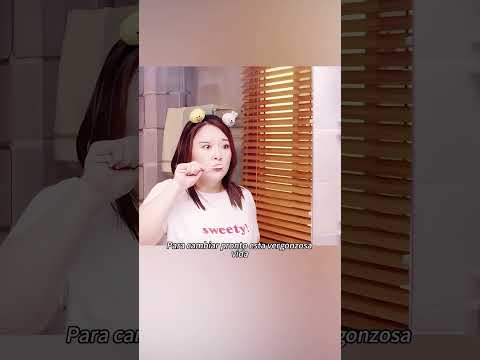 La niña se cayó las cejas mientras comía la olla caliente.#drama #film