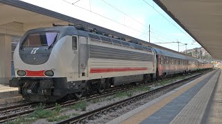 Trenitalia E.402B met Intercity Notte komt geduwd aan op Trieste C.le