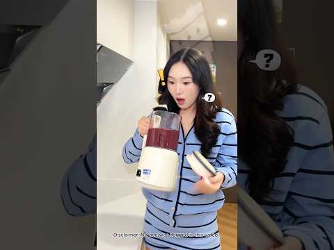 She Dropped Berries in a Juicer… and Accidentally Made Ice Cream! 🍓🍦