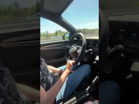 Škoda Kodiaq mit ohnmächtiger Fahrerin und keine Handbremse?