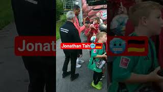 Jonathan Tah🥶🇩🇪 am Hotel.