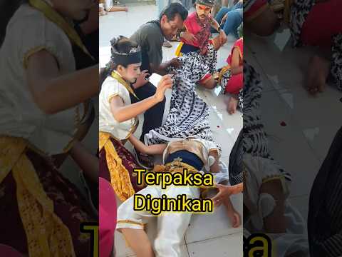 Yang Belum Lihat ‼️ Menjerit saat kesurupan Pocong #viralvideo #jaranan #kesurupan