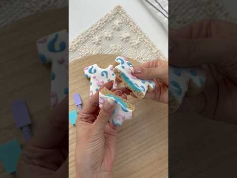 💗🩵gender reveal cookies!! #genderreveal #baby #cookies #babyshower #cookiedecorating #surprise