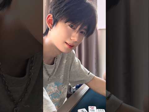Hi hi 2 boy trong 1 khung hình thật là đẹp troai