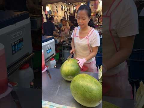 Fresh giant watermelon juice that you must eat at the Laoheje Night Market in Taiwan!!!