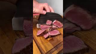Du willst ein perfekt gegrilltes Beef-Steak? Dann ist unser Video genau das Richtige ...