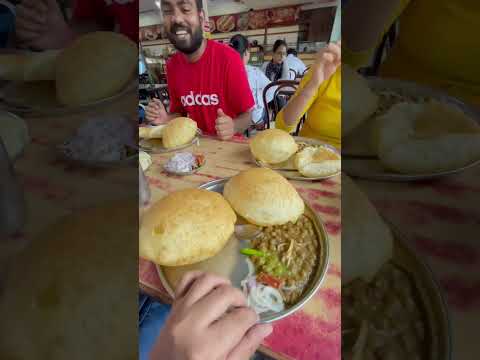 Sab Chole bhature Kha Rahe hai , Me Nahi Kha raha 🤣🤣 #shorts