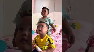 Kaka masih penasaran sama kuncirnya adeq