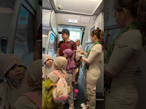 Pramugari Cantik Super Air Jet Saat Menyambut Penumpang Boarding 🙏🙏🥰🥰