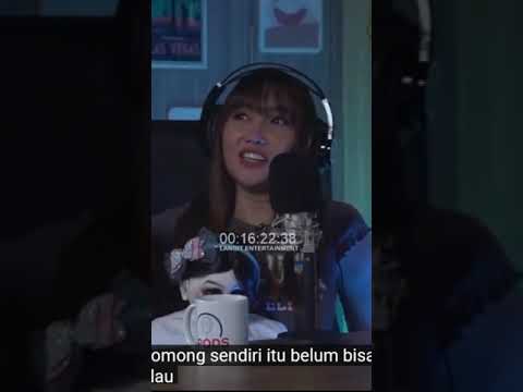 Kodam atau Setan ? Lucinta Luna Makan Pisang Dengan Kulit Kulitnya #Shorts
