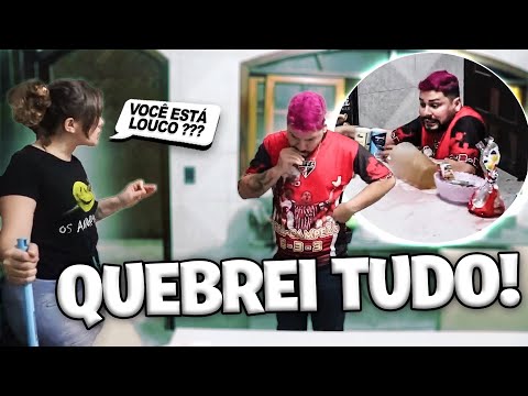 QUEBRANDO TUDO NA COZINHA! (ELA SURT0U)