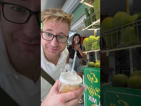 Tây đi ăn đồ ăn Việt Nam ￼