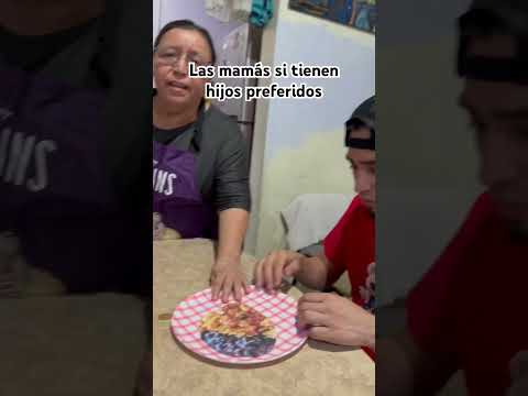 Las mamás si tienen hijos preferidos #humor #comedia #viralvideo #risa