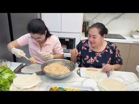 MẸ LÀM CHẢ GIÒ MỜI CÁC ANH CHỊ Ở XÓM ĂN CHO VUI - và nhóm trẻ xóm