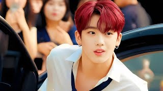 TODO O COLÉGIO ESTÁ APAIXONADO POR ESSE RAPAZ, MAS AQUELA QUE ELE AMA NEM SEQUER LHE DÁ ATENÇÃO