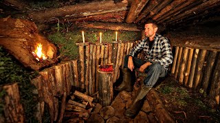 Hiding from Wild Boars in QUICK SHELTER with Primitive Materials