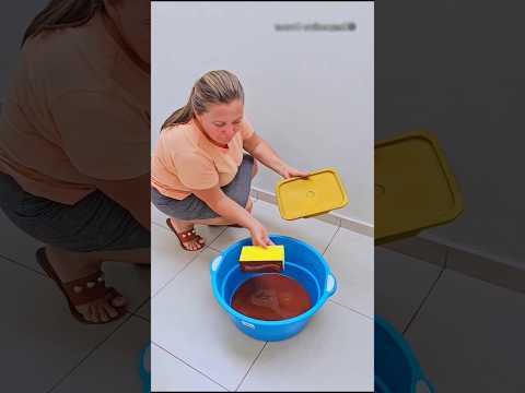 How the woman painted the wall ๐