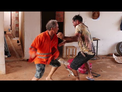 Seu mane recebe uma visita muito desagradável