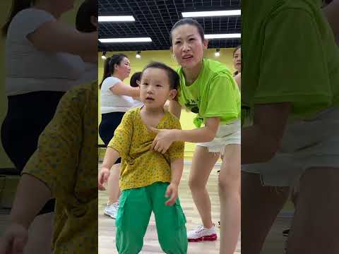 How cute is the Chinese coach's son? A young boy who loves sports! #dance #diet #funny