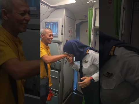 Pilotnya, Anak yang berbakti 😊🔥🔥 Sehat selalu Ibu #pilot