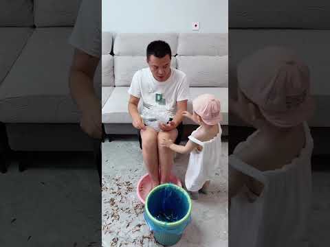 爸爸总是爱玩手机这下被儿子惩治了吧 #funny #baby #cute #cutebaby