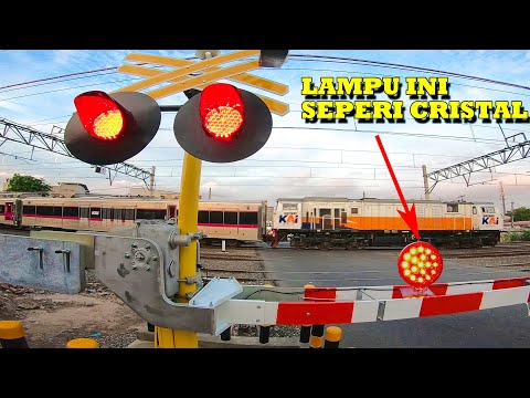 DILUAR DUGAAN !! Ternyata Lampu Palang Portal Perlintasan Kereta Api JPL 81 Bagus Banget !!