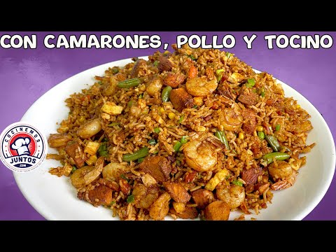 Arroz frito chino con pollo, camarones y tocino