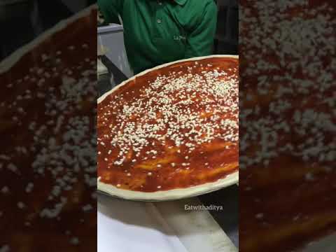 La Pinoz pizza |Biggest pizza in Delhi  || monster  pizza making video #Shorts