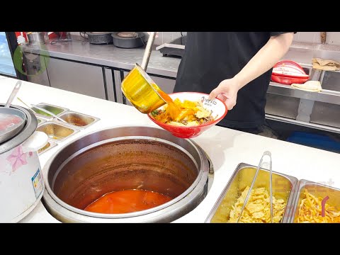 River Snails Rice Noodle | Famous Chinese Street Food in Hangzhou, Zhejiang.