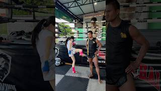 ทดสอบกล้ามท้อง😱 #บัวขาว #แสนชัย #ปิ่นหทัย #มวยไทย #muaythai #thailand