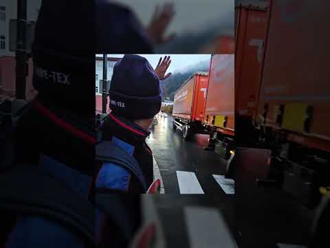 Ronny wird fast überfahren 😳