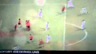 Ronaldo schiest Benzema gegen die Brust bei freistoss.mp4