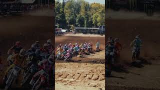 Monday Traffic 😵‍💫Quién se llevó el Holeshot? @fabiosantos_38 o @hunterlawrence? 👀@mxgp @mxonusa