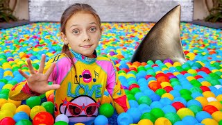 Shark In a Swimming Pool Adventure 🦈💦