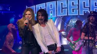 THE MIGHTY CRABJOYS 🔴 LIVE @ Comic Con - Lou Lou Safran x Foxy Shazam