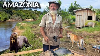 Ele VIVE ISOLADO na SELVA COM ANIMAIS EM SUA CASA SEM ENERGIA. O HOMEM QUE PAROU NO TEMPO, AMAZÔNIA