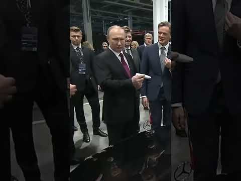 #putin #lider #presidente #rusia Vladimir Putin visit a new Mercedes Factory in Russia.