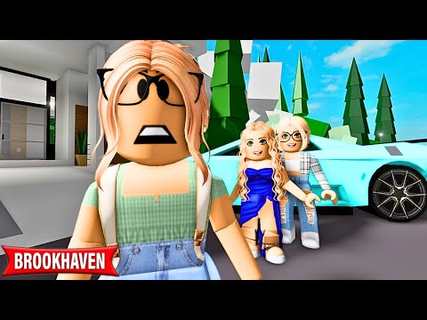 MY MOM LOVES MY FAMOUS  SISTER MORE THAN ME!! ROBLOX MOVIE (CoxoSparkle)