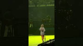 Paramore live #concert #hayleywilliams #paramore #live #livemusic #tour