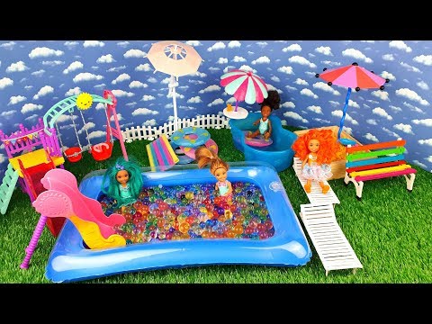 Barbie doll - Fun Weekend with friends. Swimming Pool! Play dolls