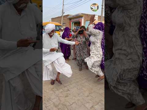 17 साल की छोरी ने जीता गोल्ड मैडल ताऊ ताई का खुशी में डांस